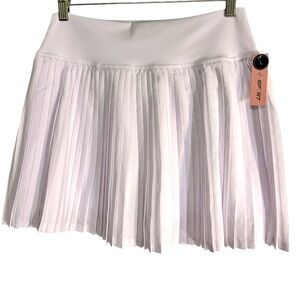Suzette White Pleated Skort with side pockets in shorts. NWT